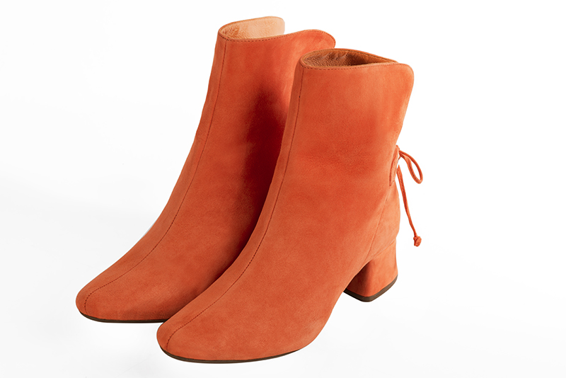 Clementine orange women's ankle boots with laces at the back. Round toe. Low flare heels. Front view - Florence KOOIJMAN